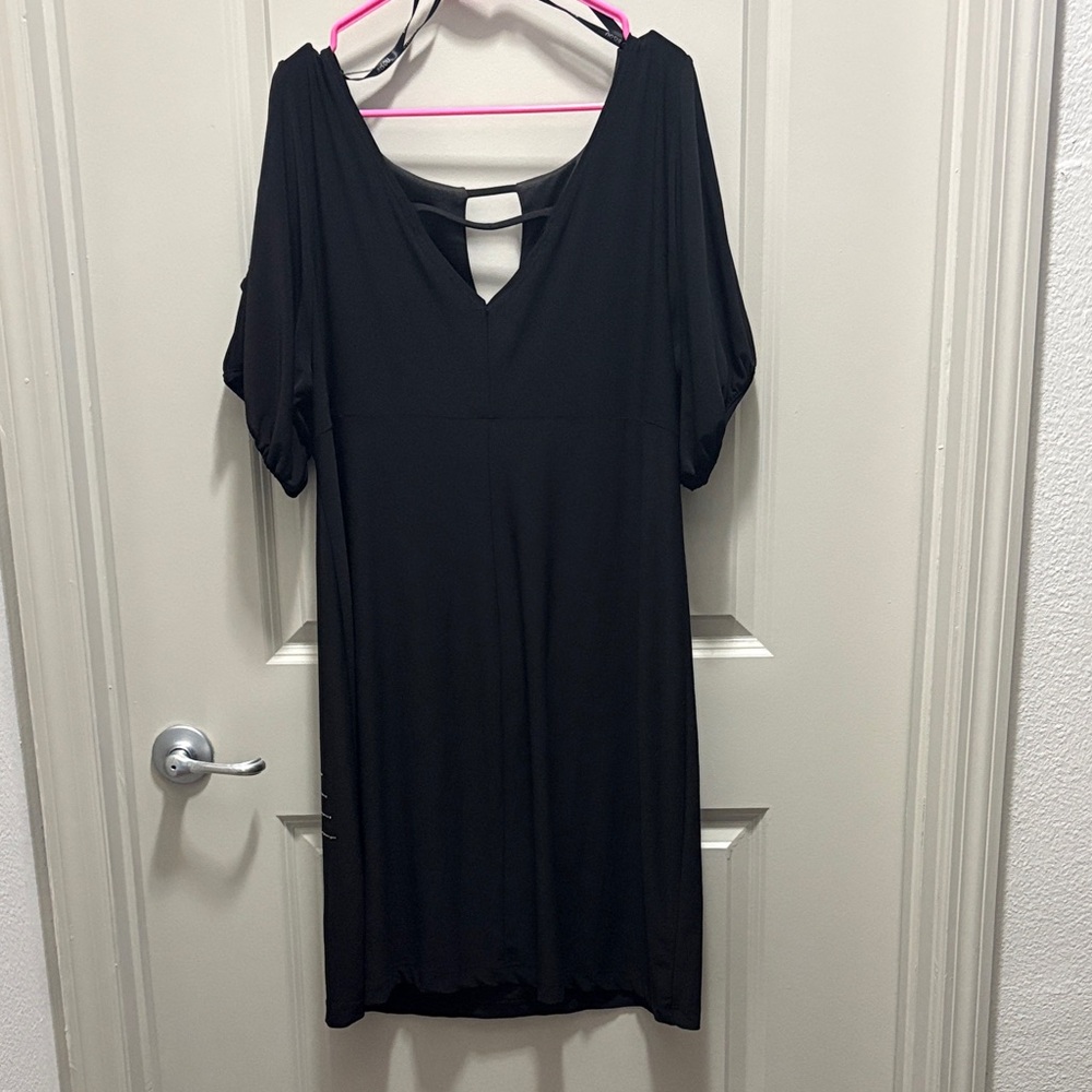 Bisou Bisou Black Dress with Keyhole Detail - Picture 2 of 5